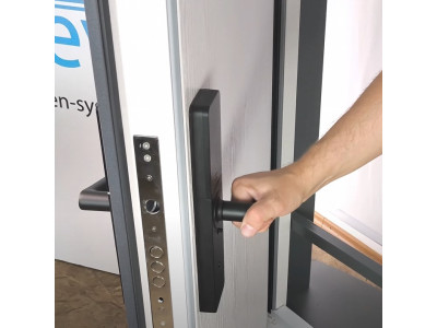 Встановлення розумного замку SEVEN LOCK на металеві вхідні двері